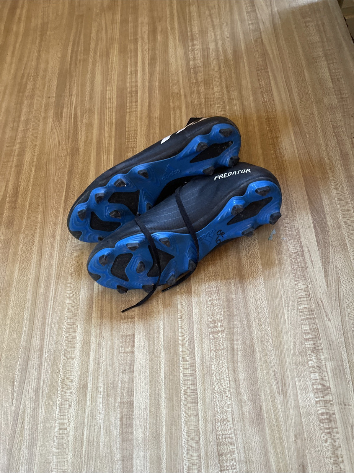 adidas predator Edge.4 soccer cleats 8.5