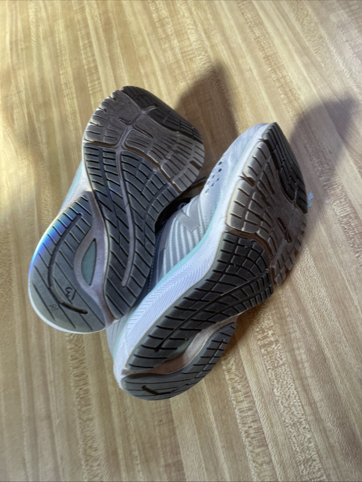 New Balance 860 Size 8.5 Wide