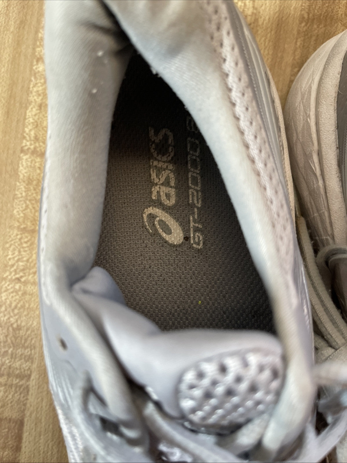 ASICS GT-2000 Size 7