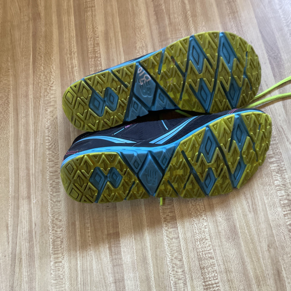 New Balance 730 Size 9