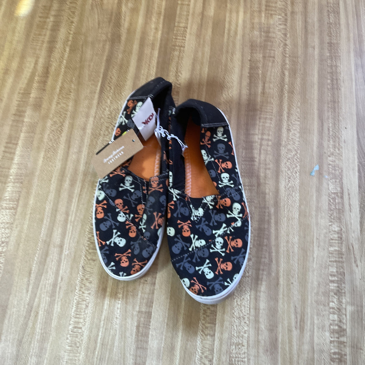 Tommy Bahama Glow In The Dark Halloween Themed Skull Slip On Shoes Size 7.5