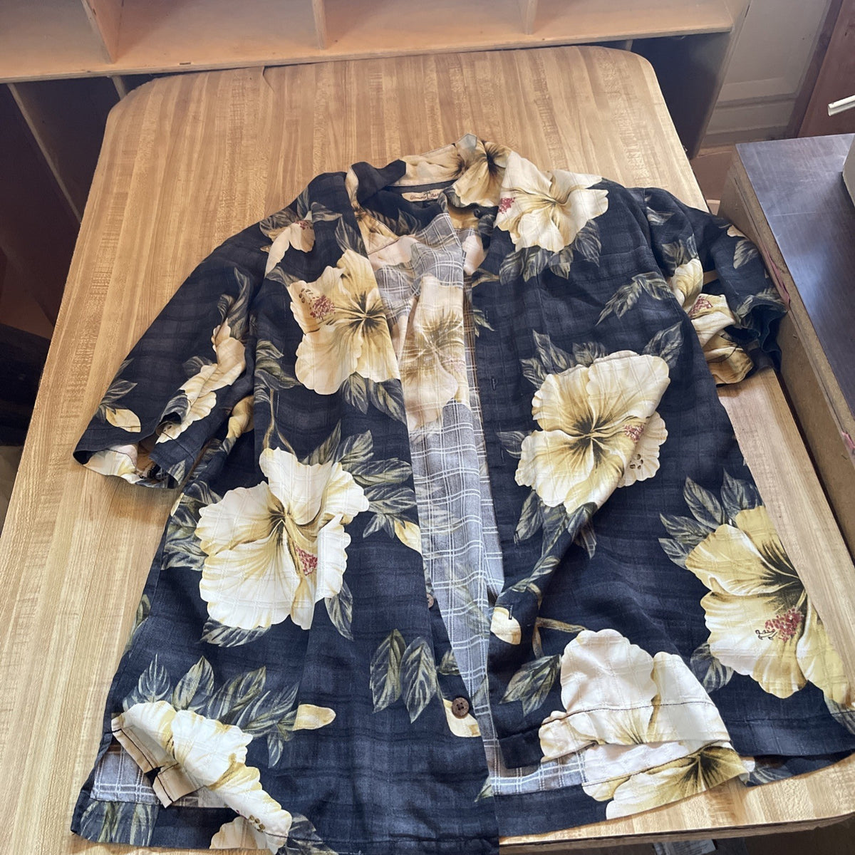 tommy bahama silk shirt xl loop collar