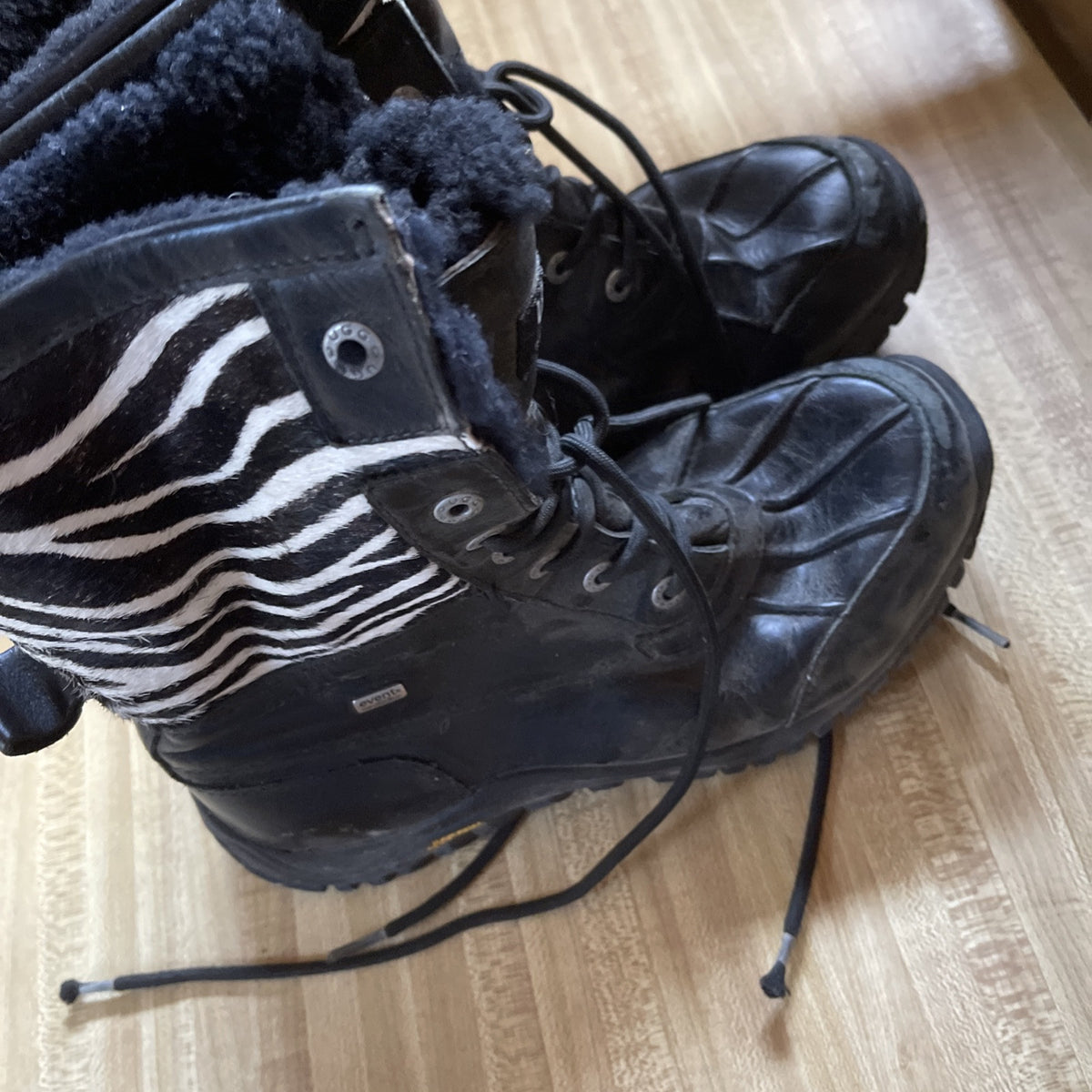 ugg adirondack boots 9.5 