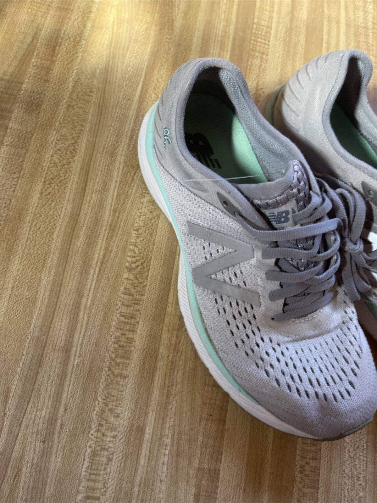 New Balance 860 Size 8.5 Wide