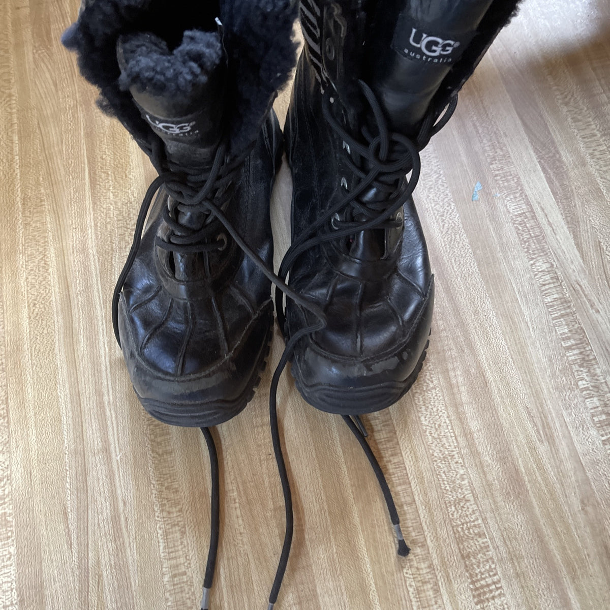 ugg adirondack boots 9.5
